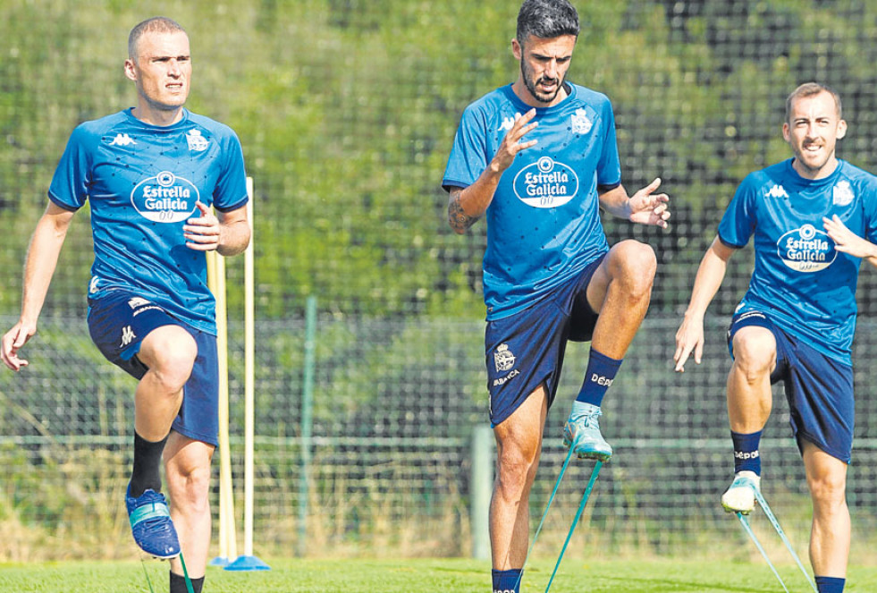 Bergantiños, Quiles y Rubén Díez, durante el calentamiento del test matinal de ayer  rcd