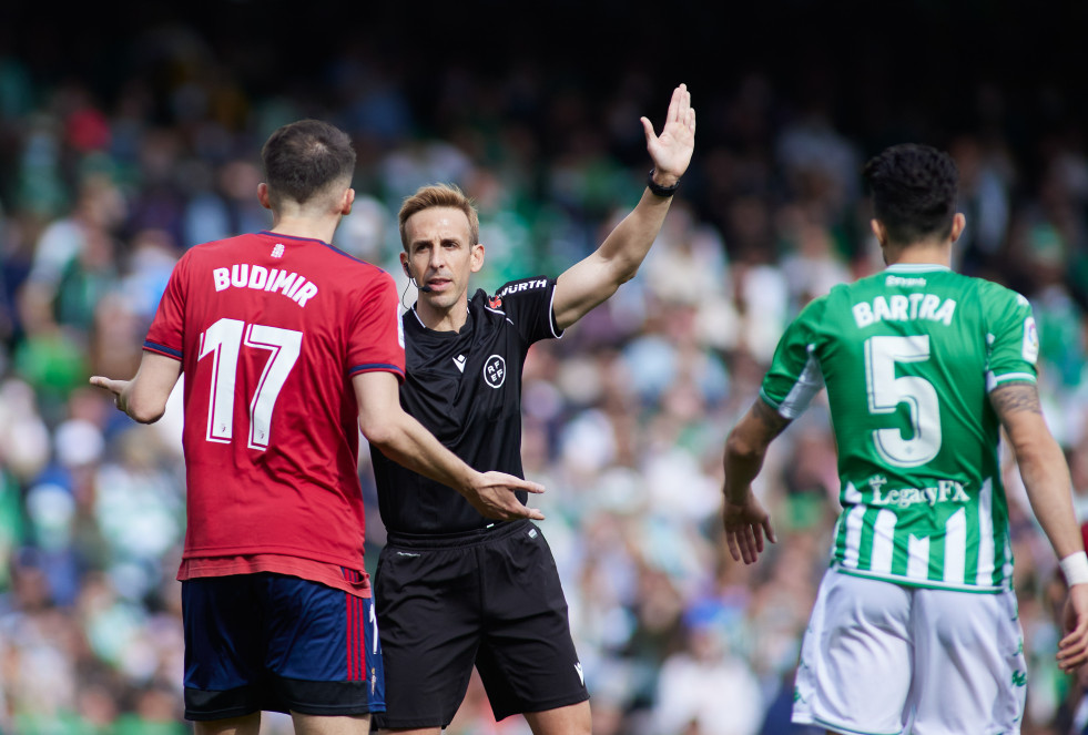 EuropaPress 4359356 budimir osasuna protests during spanish league liga santander football match 18352808