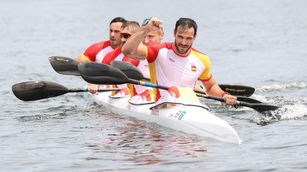 El brigantino Carlos Arévalo y sus compañeros, oro en K4 500